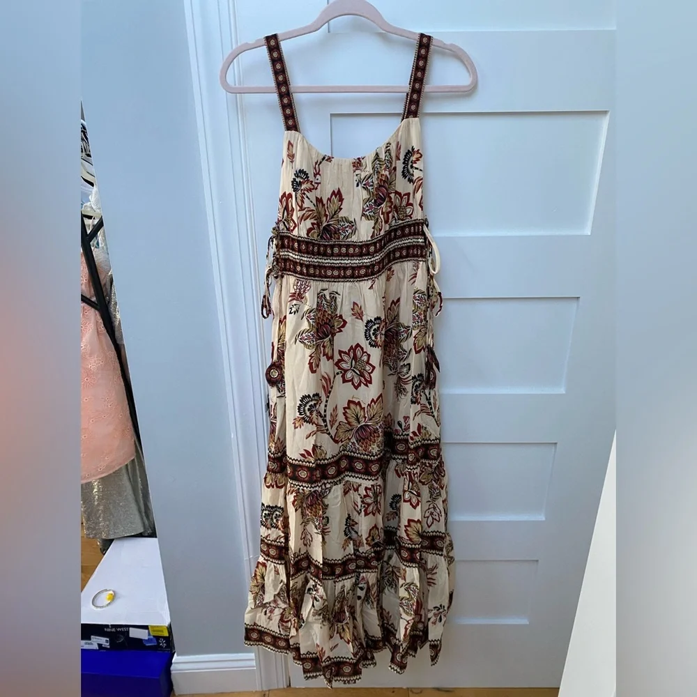 FARM Rio Aura Floral Sand Sleeveless Midi Dress - Picture 2 of 11